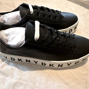 DKNY women sneakers logo platform.
